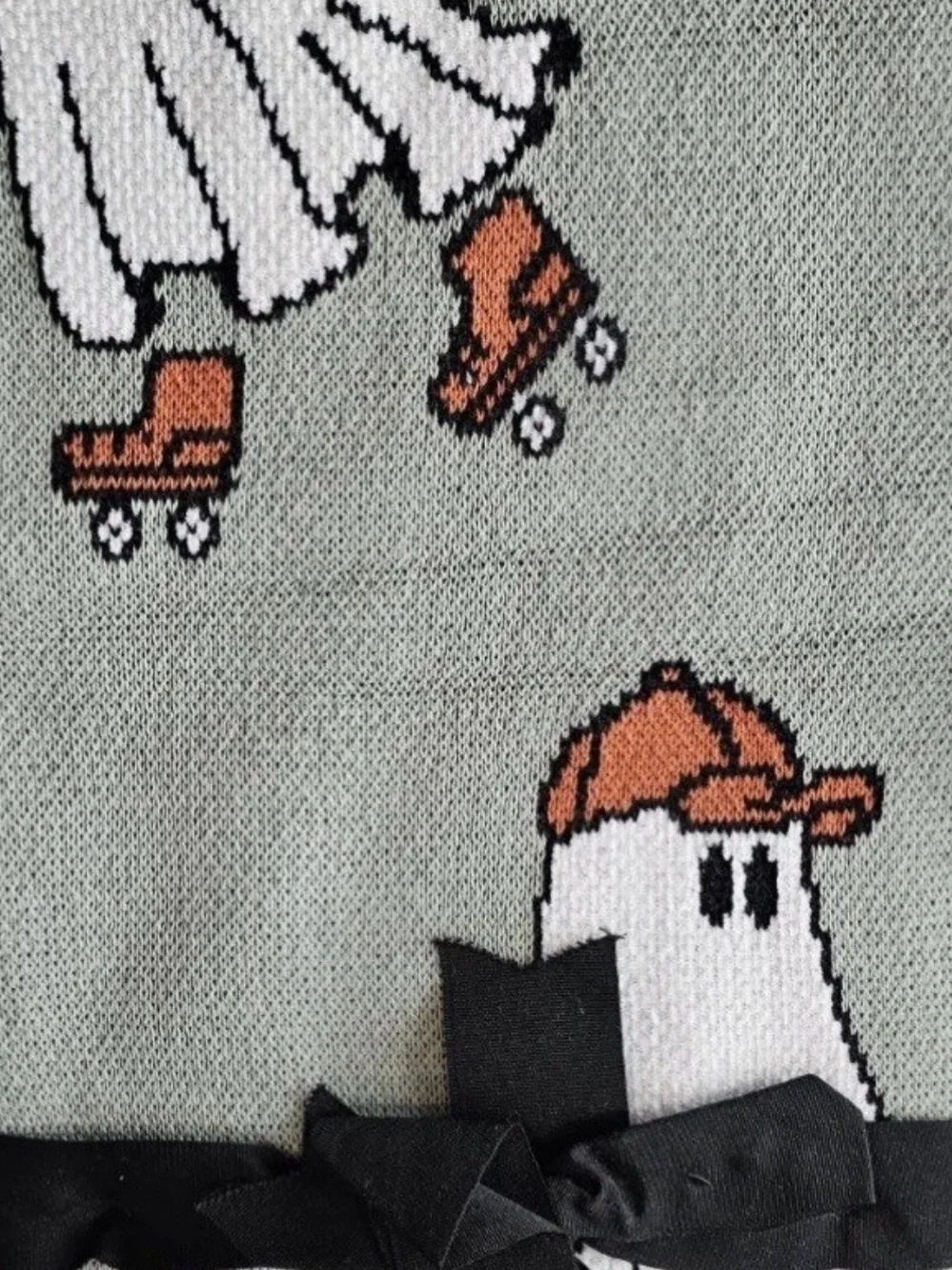 Goblin&ghoul Ghost Throw Blanket - Sage Green 50x70